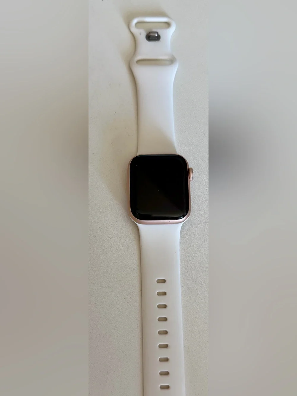 Apple Watch Series 6, 40 mm - Rose Gold Case with White Sport Band
